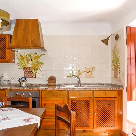 Charming House In With Shared Pool Dom wakacyjny *