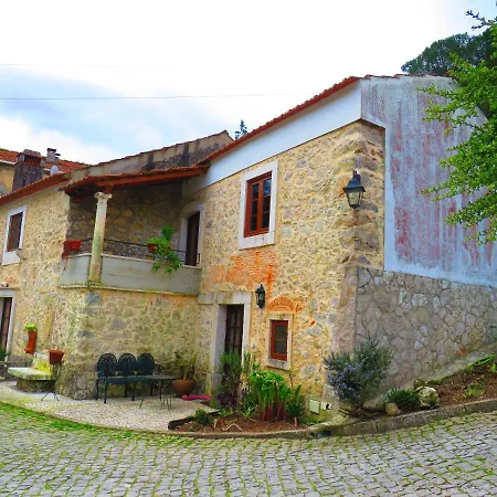 Dom wakacyjny Charming House In With Shared Pool Porto de Mós