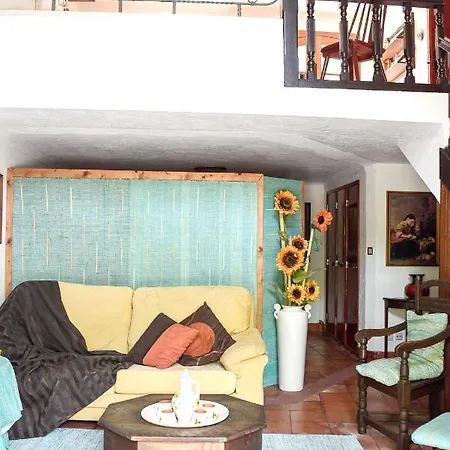 Charming House In With Shared Pool