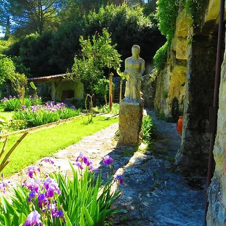 Charming House In With Shared Pool Сasa de vacaciones