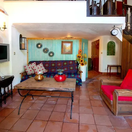Charming House In With Shared Pool Dom wakacyjny *