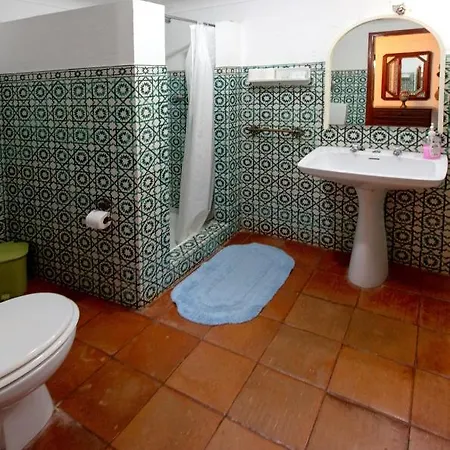 Charming House In With Shared Pool Dom wakacyjny Porto de Mós