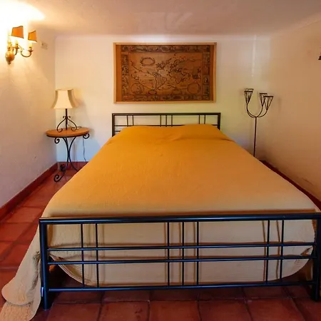 Dom wakacyjny Charming House In With Shared Pool *