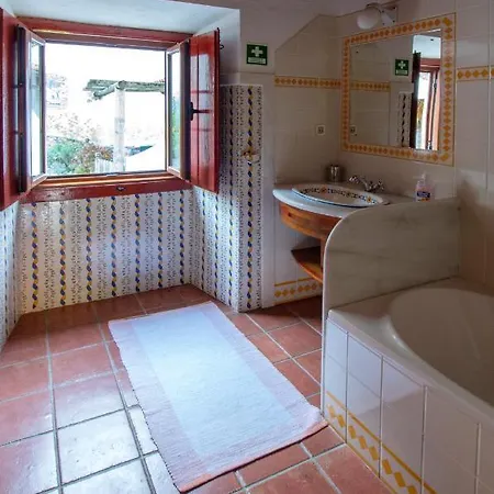 Dom wakacyjny Charming House In With Shared Pool *