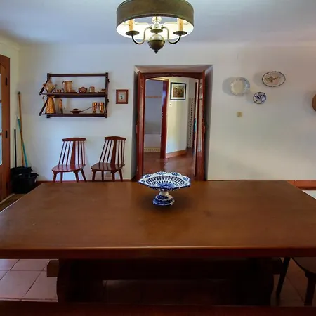 Dom wakacyjny Charming House In With Shared Pool Porto de Mós