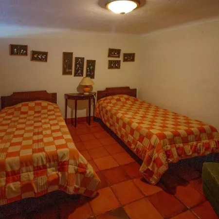 Charming House In With Shared Pool Dom wakacyjny